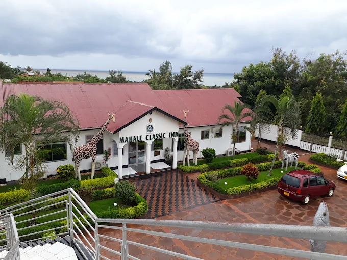Mango Tree Bandas exterior